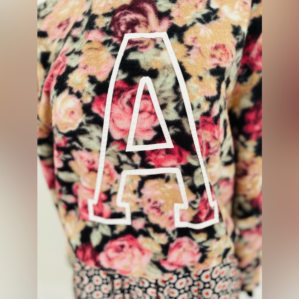 Floral spring Sweater. Size L. Cuts small. Light pull over sweater.